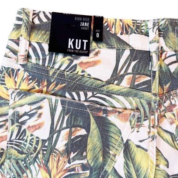 KUT from the KLOTH NWT Jane High Rise Fray Hem Shorts in Tropical Blossom - Picture 10 of 16